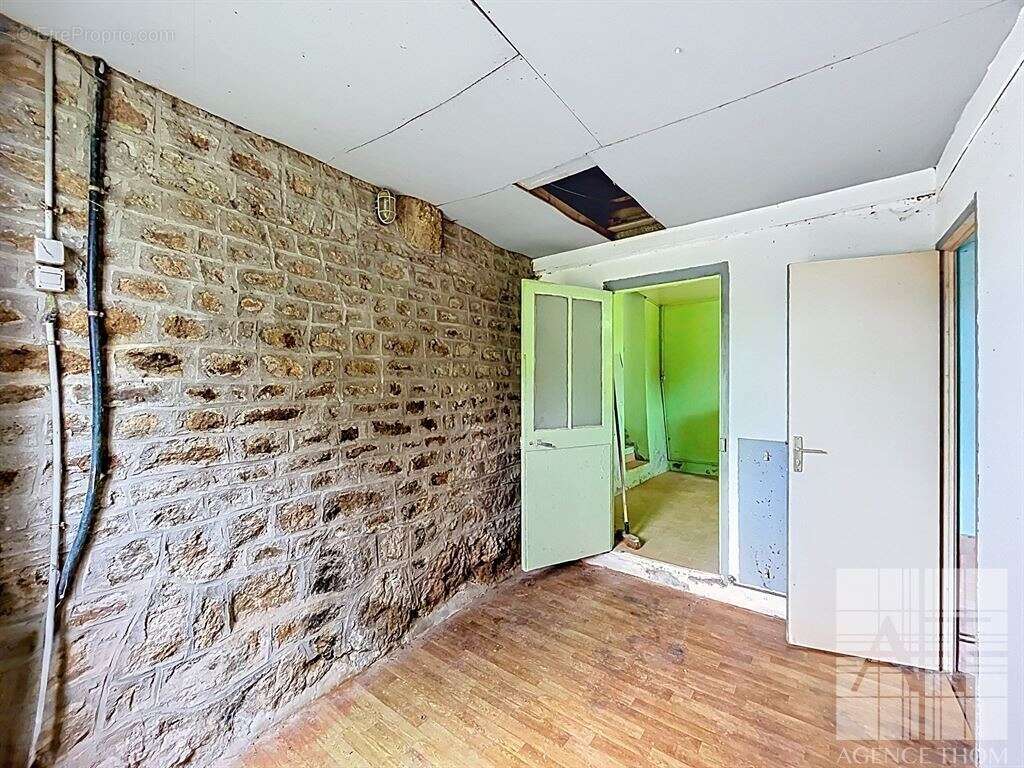 Propriété en pierre à rénover avec dépendances et 4 187 m² de terrain - photo 7