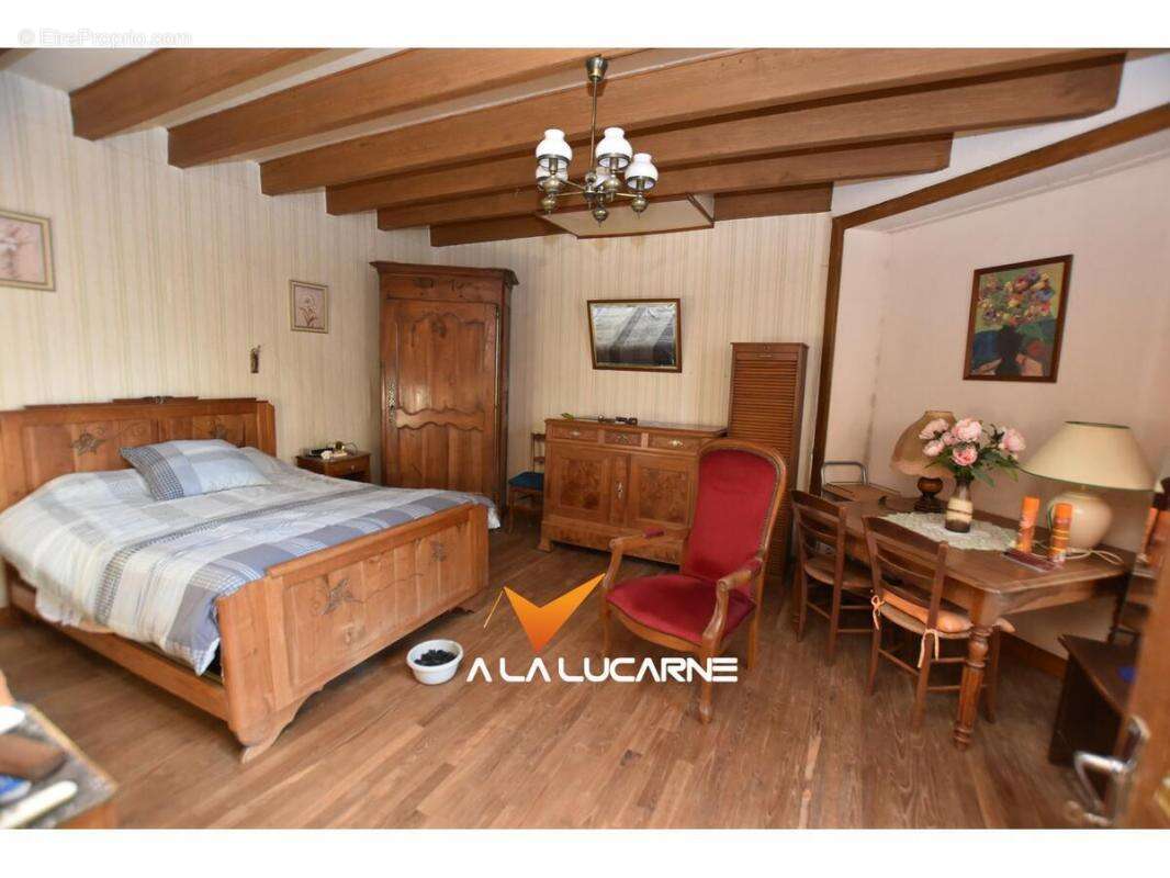 Maison à COURLAY