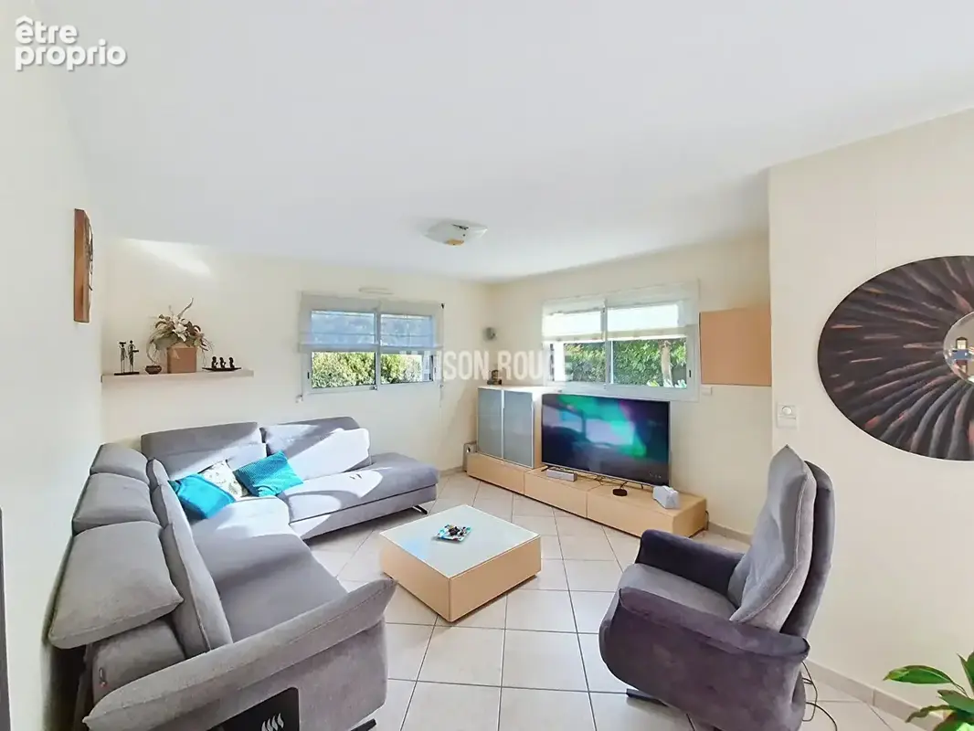 Maison familiale de 144 m² sur un terrain paysagé de 677 m² - photo 7
