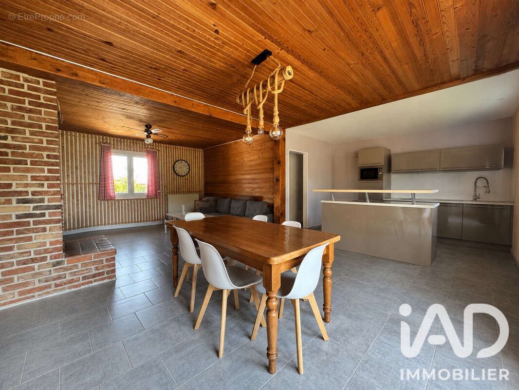 Maison 91 m² à Avroult  - photo 4