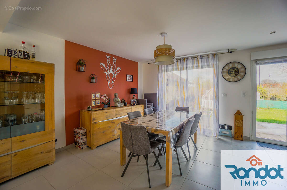 Maison à IS-SUR-TILLE