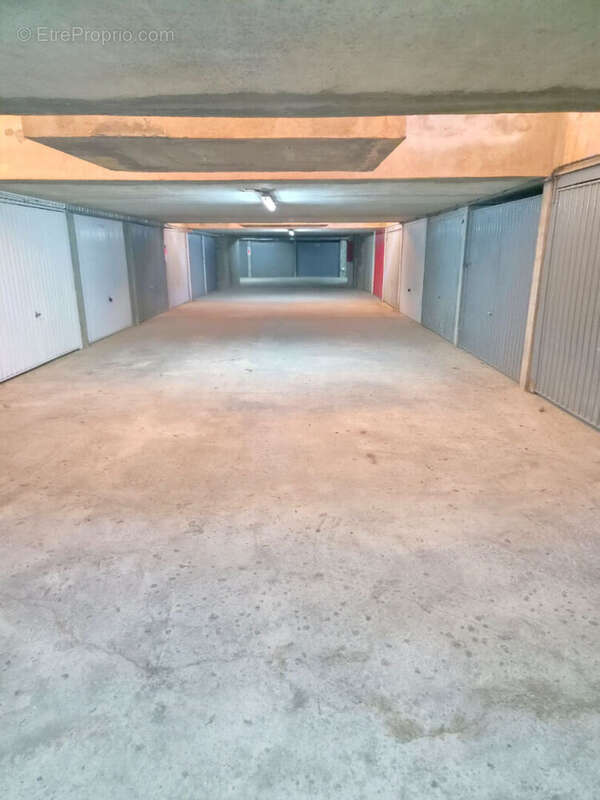 Parking à LE BARCARES