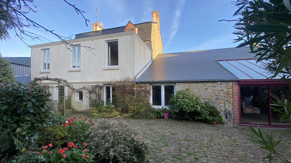 Maison à SAINT-PIERRE-EGLISE