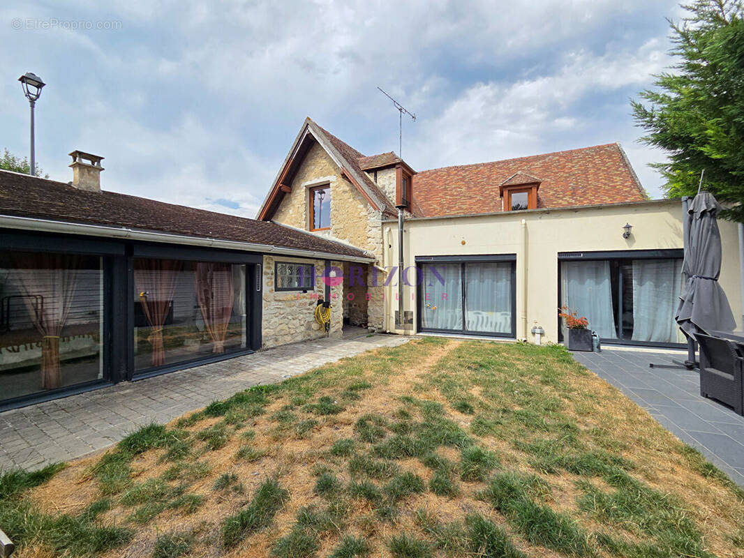 Maison La Chapelle En Serval 6 pièce(s) 115 m2 - photo 1