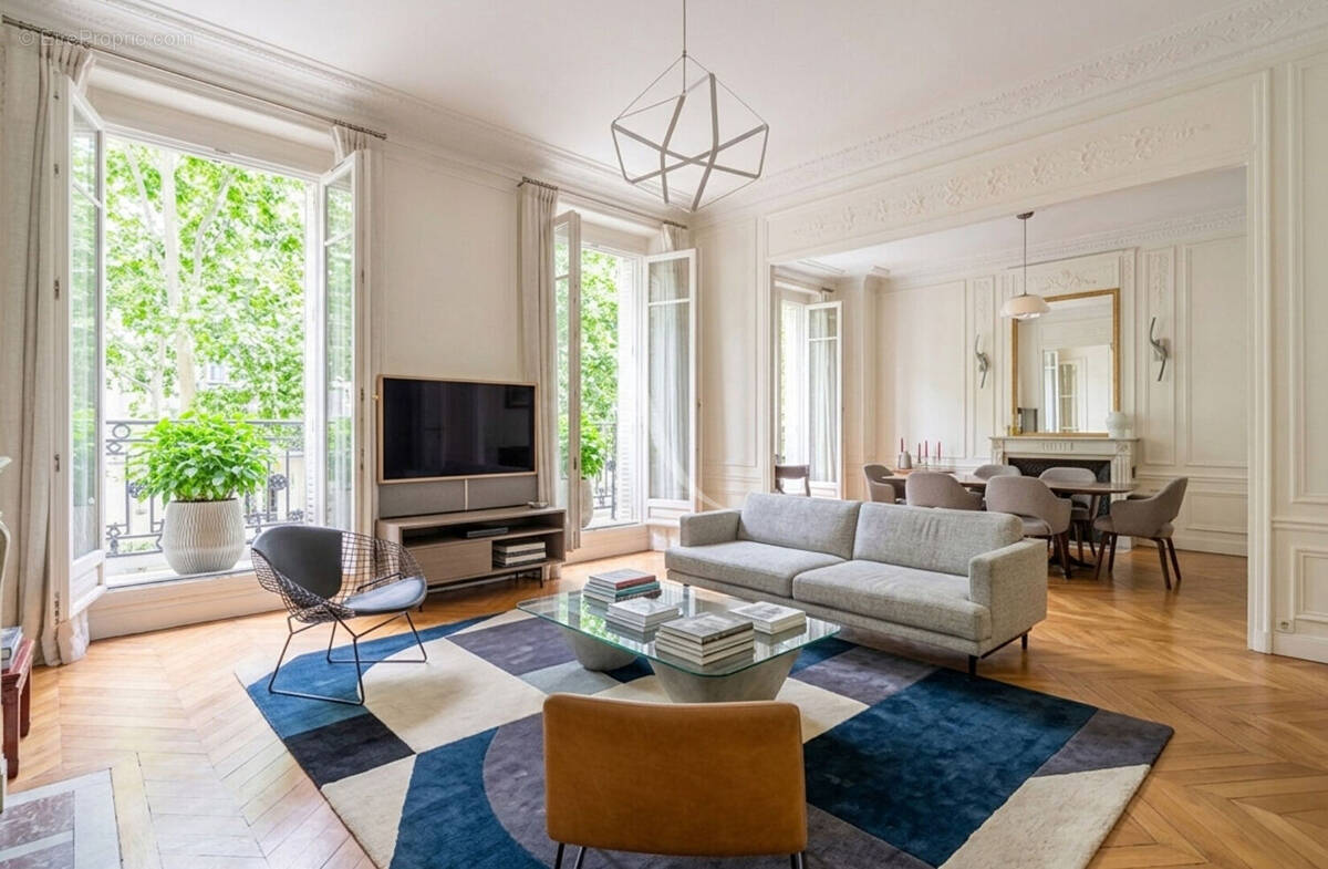 Appartement à PARIS-7E