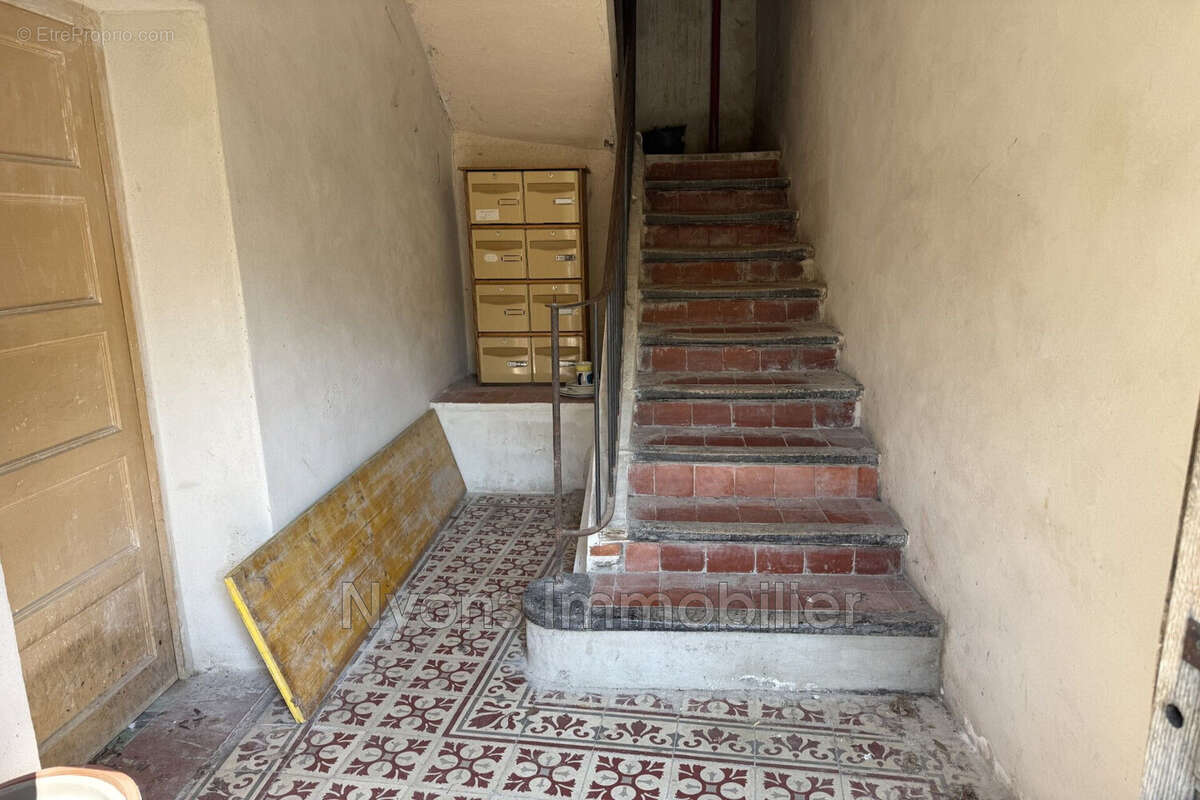 Maison 285 m² à Nyons  - photo 2