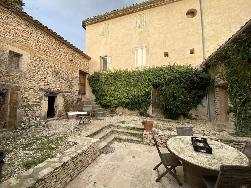 Maison à SAINT-SATURNIN-LES-APT