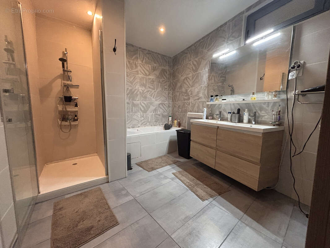 Maison à SAINT-LAURENT-DE-LA-SALANQUE