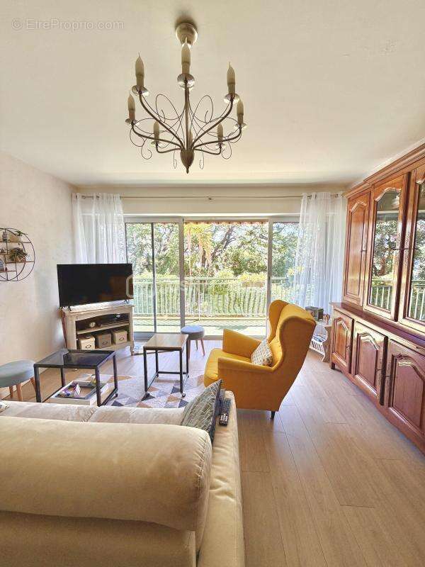 Appartement à SIX-FOURS-LES-PLAGES