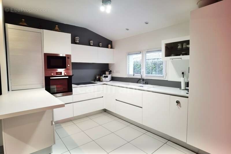 Dpt Gard (30), à vendre maison P3 de 91 m², terrasse, terrain d'environ 65m2, garage, place de parking, copropriété, piscine - photo 2