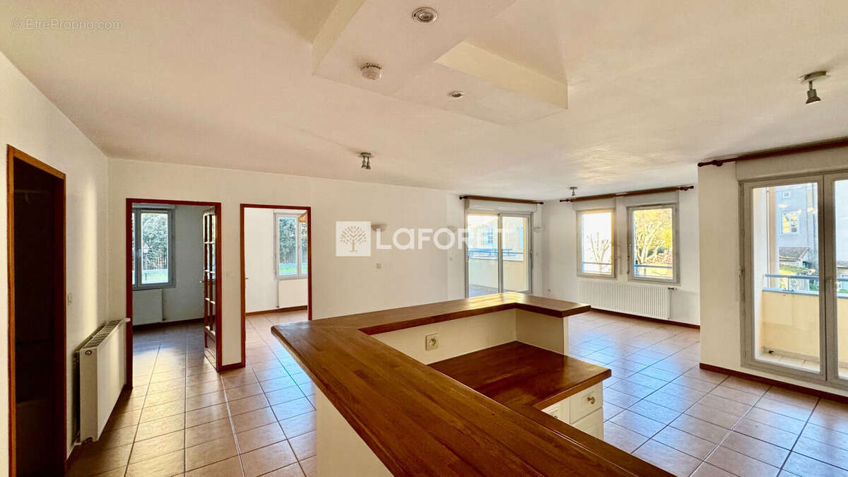 Appartement à L'ARBRESLE