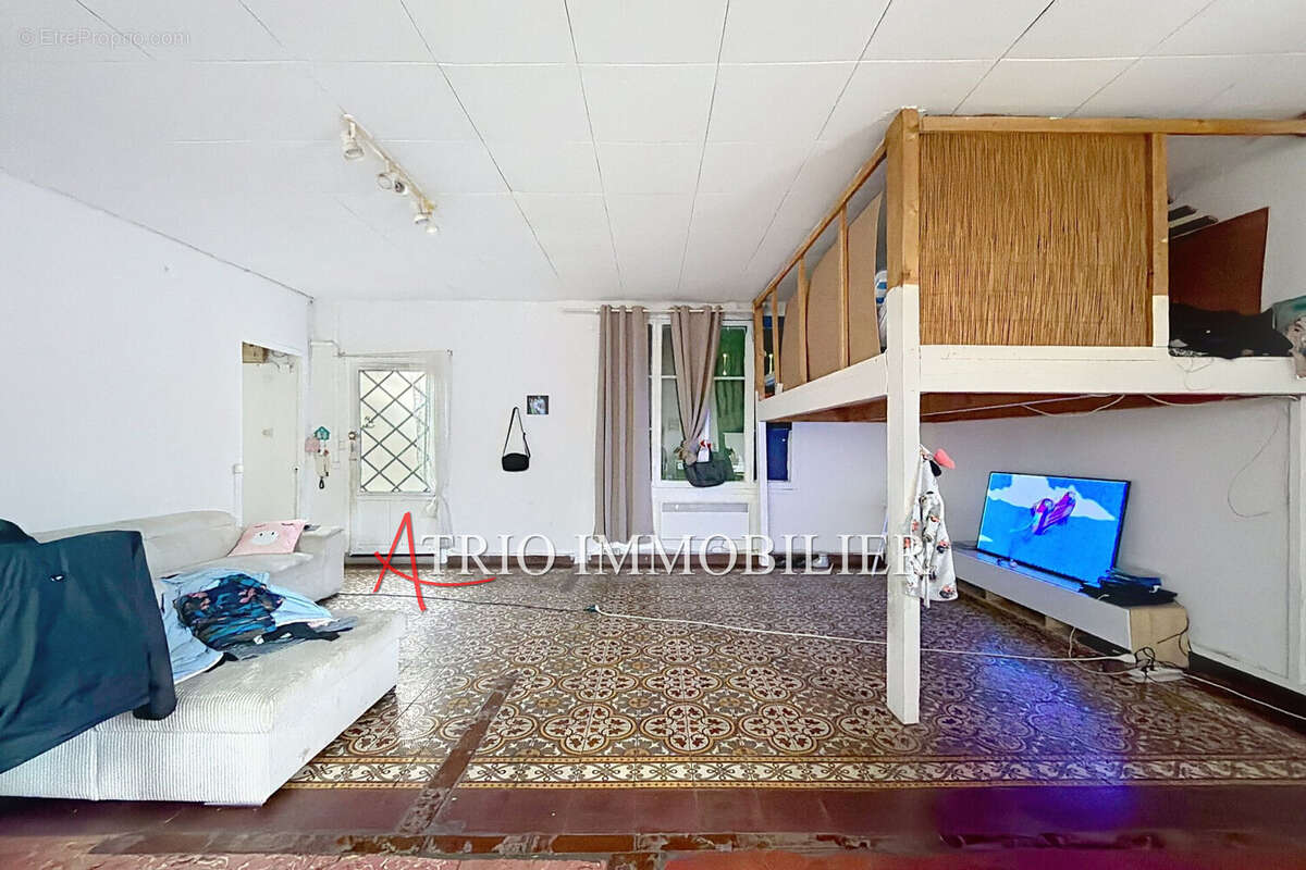 Appartement à SAINT-LAURENT-DU-VAR