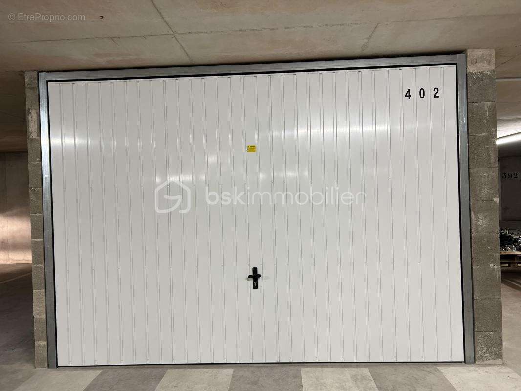 8 Box et 1 place de parking sur 167 m² + ou - - photo 11