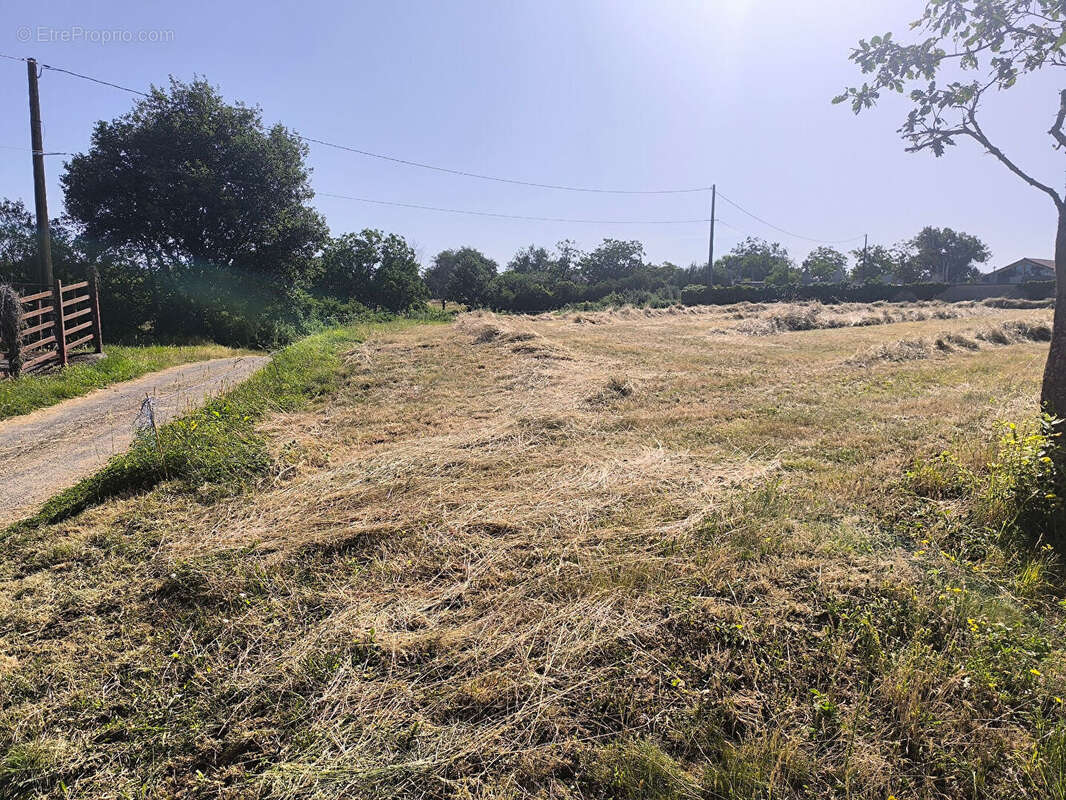Terrain à LENTILLAC-SAINT-BLAISE