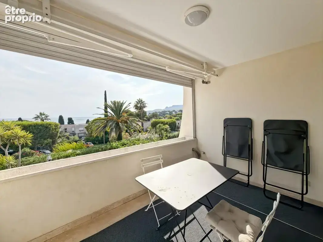 ** Magnifique 2 pièces - terrasse - vue mer - stationnement ** - photo 2