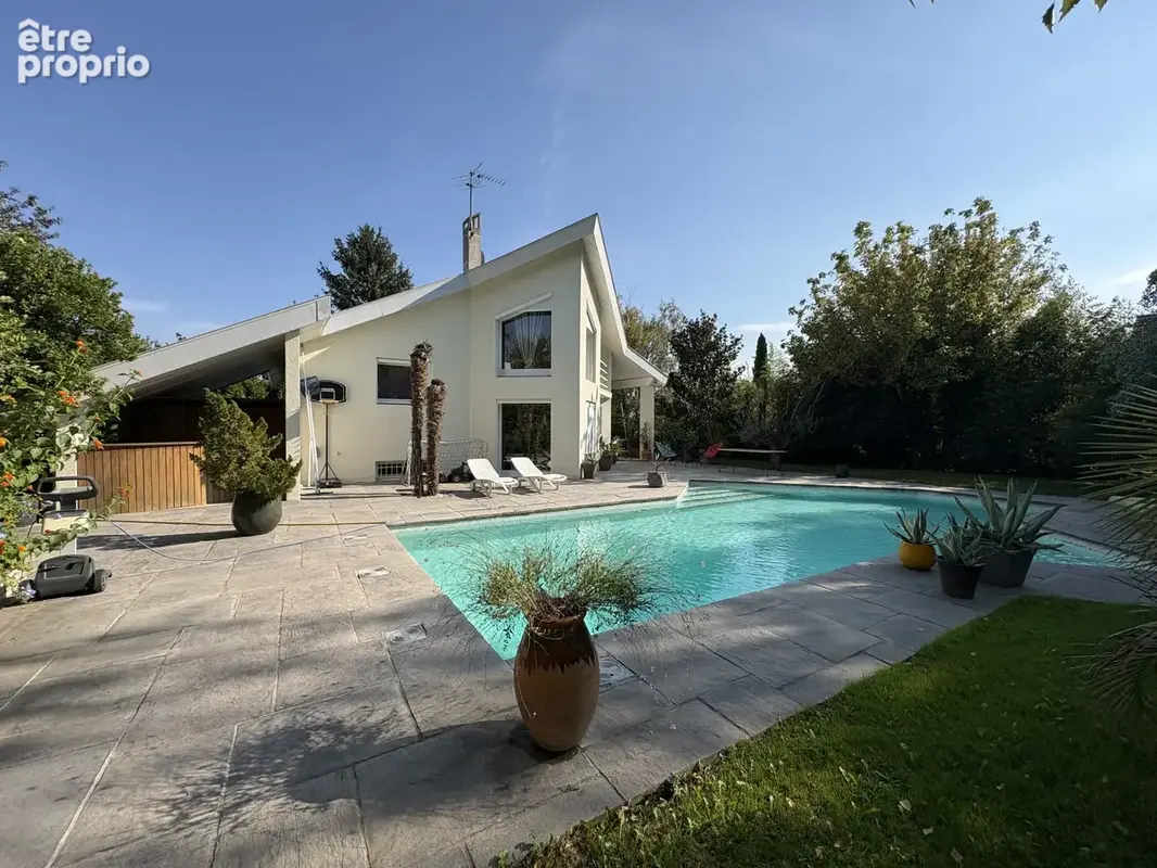 Maison T7 de 135.47 m2 avec piscine et annexes sur terrain de 1053 m2, 07500 GUILHERAND-GRANGES - photo 2