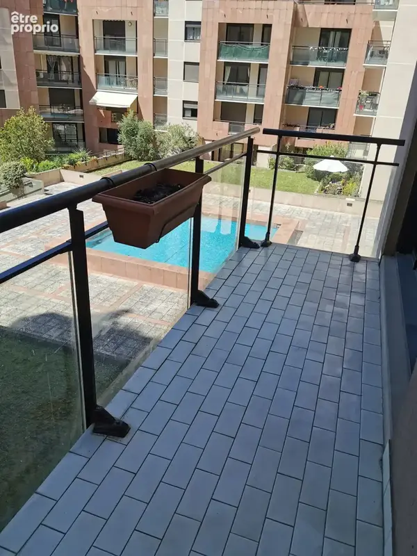 À vendre   t2/3 sh: 80m2  avec balcon, cave et garage individuel fermé  compans caffarelli - photo 2