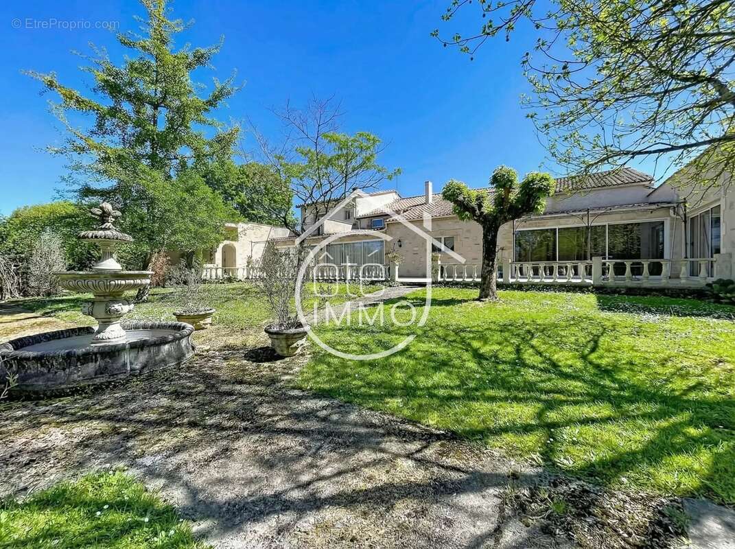 Maison à MONTPEYROUX