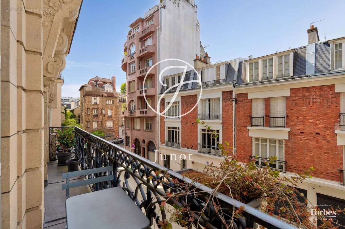 Paris 16e - JASMIN - Appartement - 4 pièces - 89,20m² Carrez - 2 chambres - Balcon - Vue ciel - photo 2