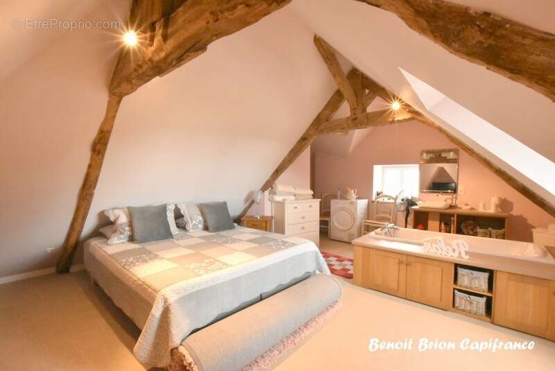 Maison à FOUGEROLLES-DU-PLESSIS