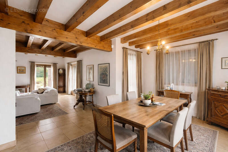 Maison à CESSY