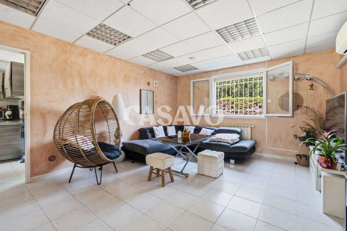 Vente Maison 8 pièces de 236m² - 13760 Saint-Cannat - photo 21