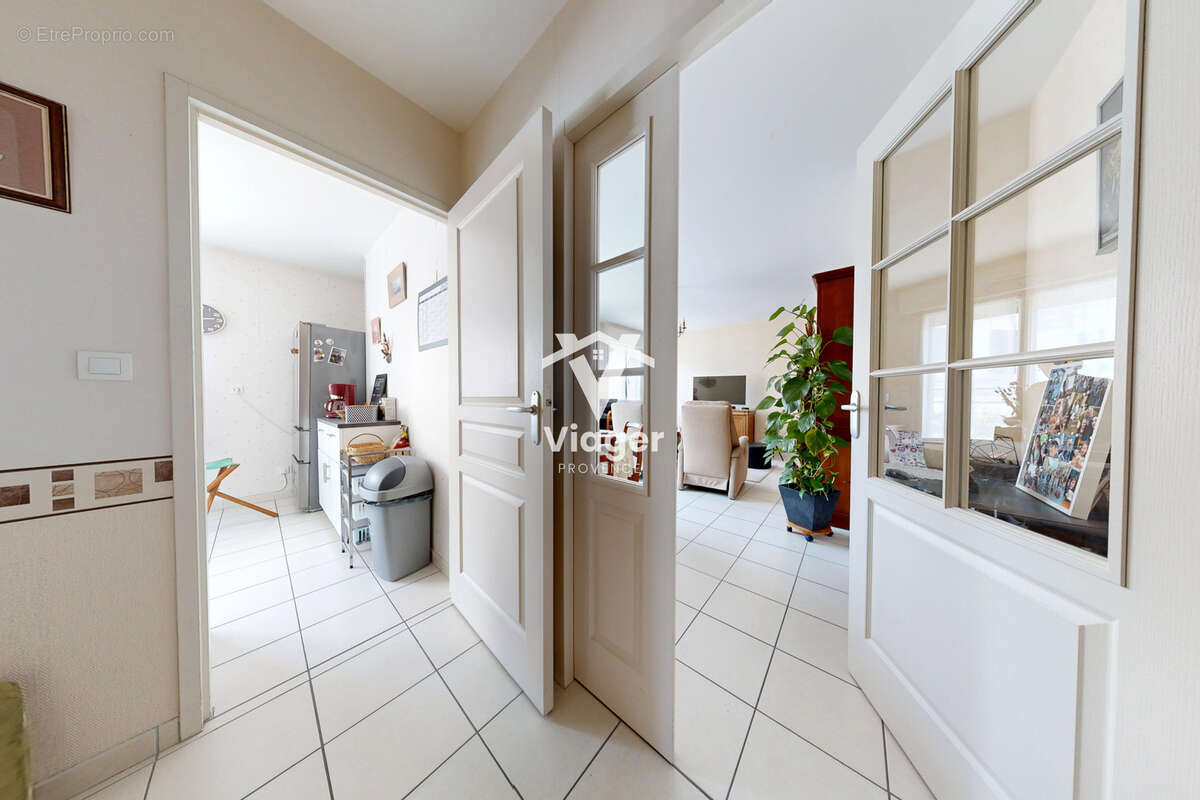Viager libre loué à Angers - T2 59,60 m2 avec balcon et garage - photo 2