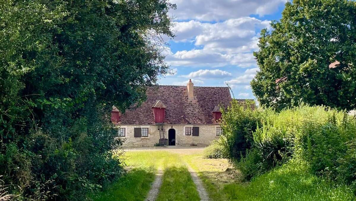 Maison à SAINTE-COLOMBE-DES-BOIS