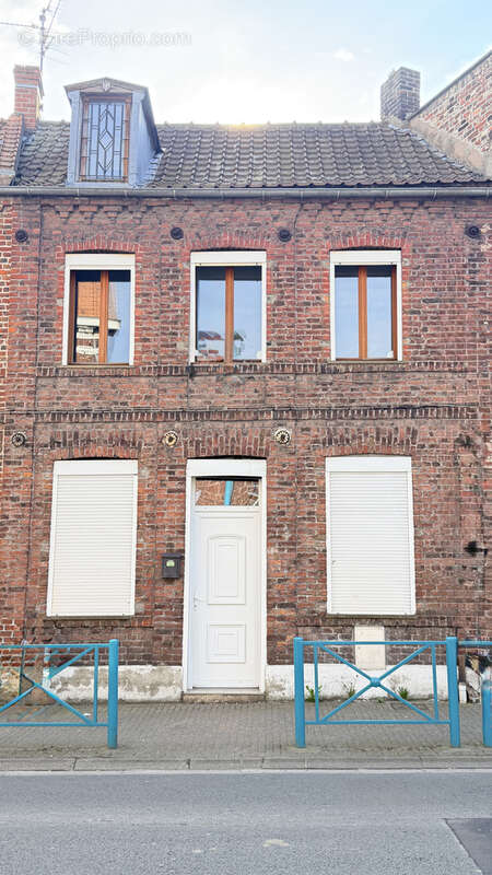 Maison à WAZIERS
