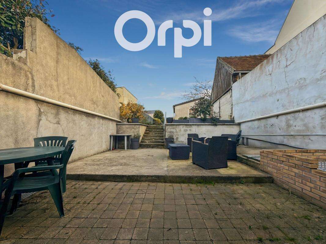 Maison à ESTREES-SAINT-DENIS