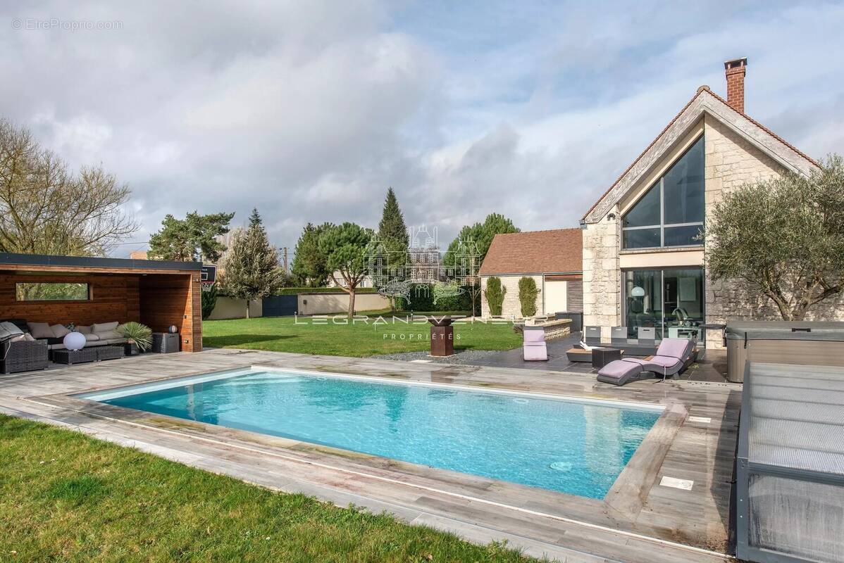 Maison à FONTAINEBLEAU