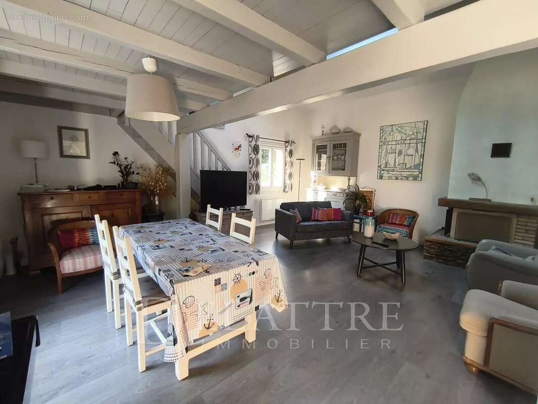 Maison à CHATEAUNEUF-GRASSE