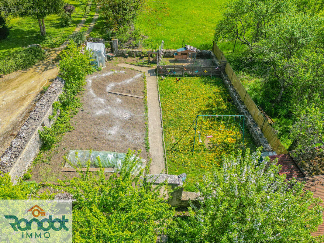 Maison à SAINT-BROING-LES-MOINES