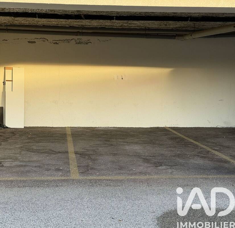 Photo 1 - Parking à VALBONNE