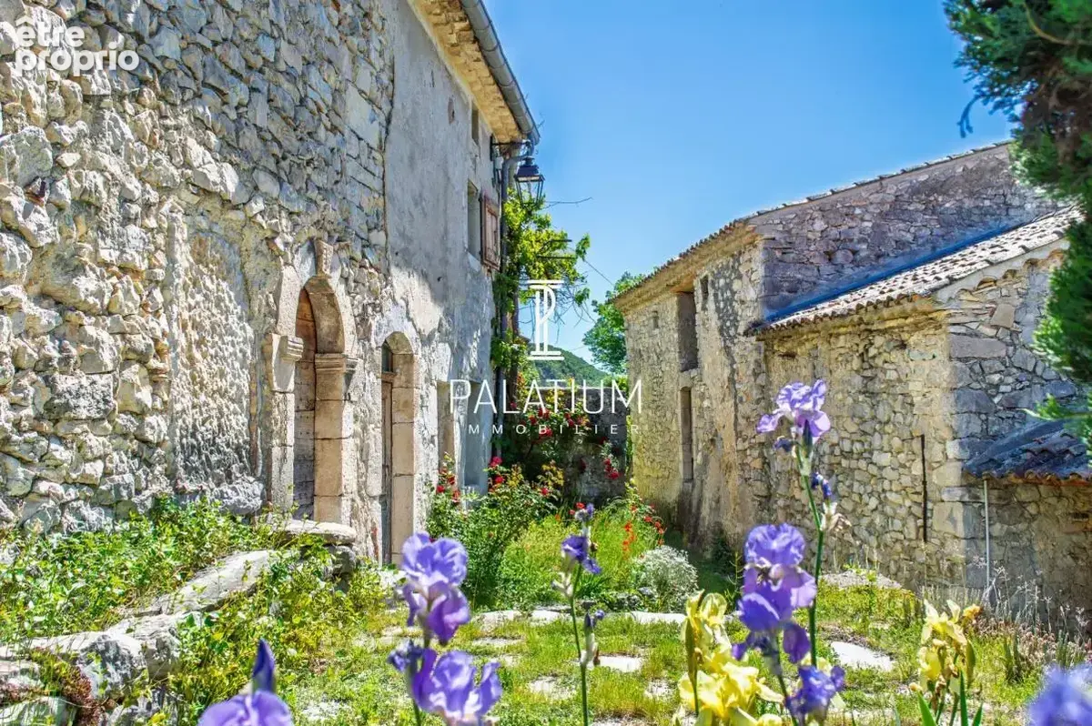 Exceptionnel hameau en pierre au coeur de la vallée du jabron - photo 2