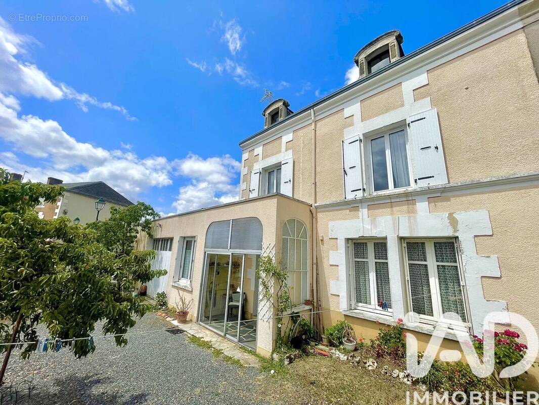 Photo 1 - Maison à LATHUS-SAINT-REMY