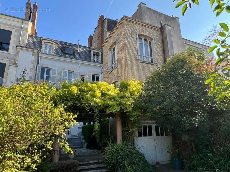 Orleans, centre, a vendre, hôtel particulier 400 m², jardin - photo 2