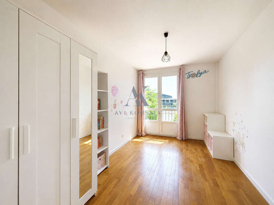 Bron   Appartement T6 112 m2, 4 chambres avec terrasse et parking - photo 7