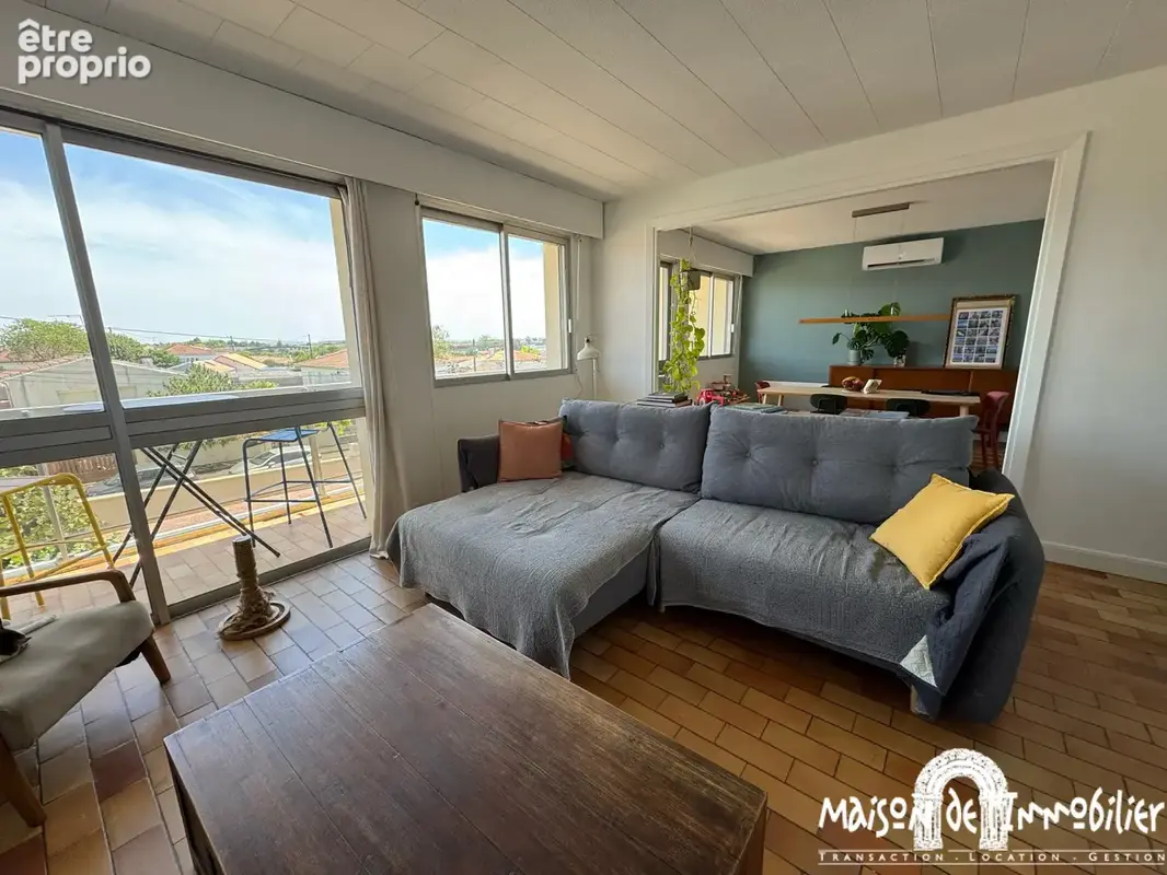 A vendre à COGNAC - Spacieux appartement - 4 pièces - 108m2 - Balcon, parkings et caves - photo 2