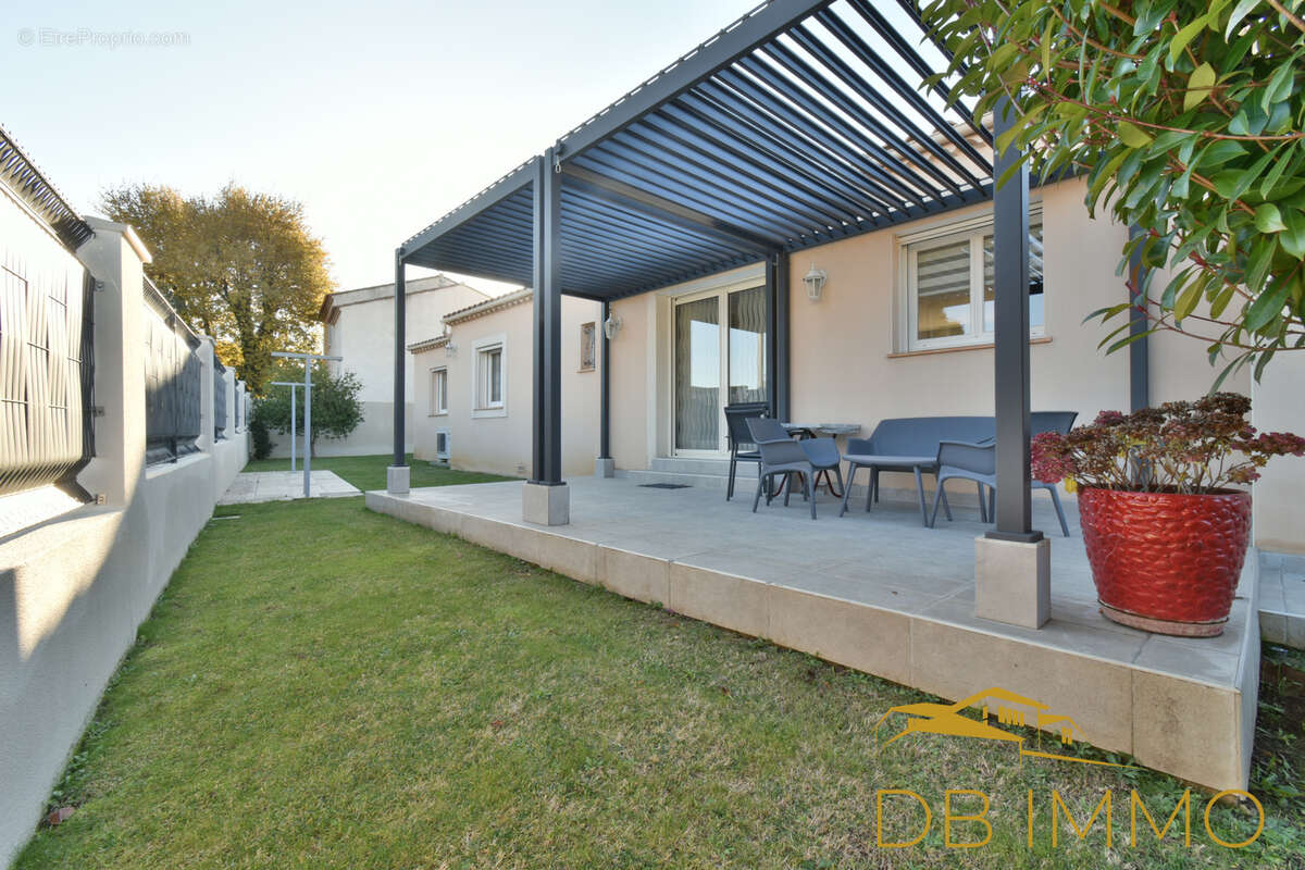 Maison à SAINT-LAURENT-DES-ARBRES