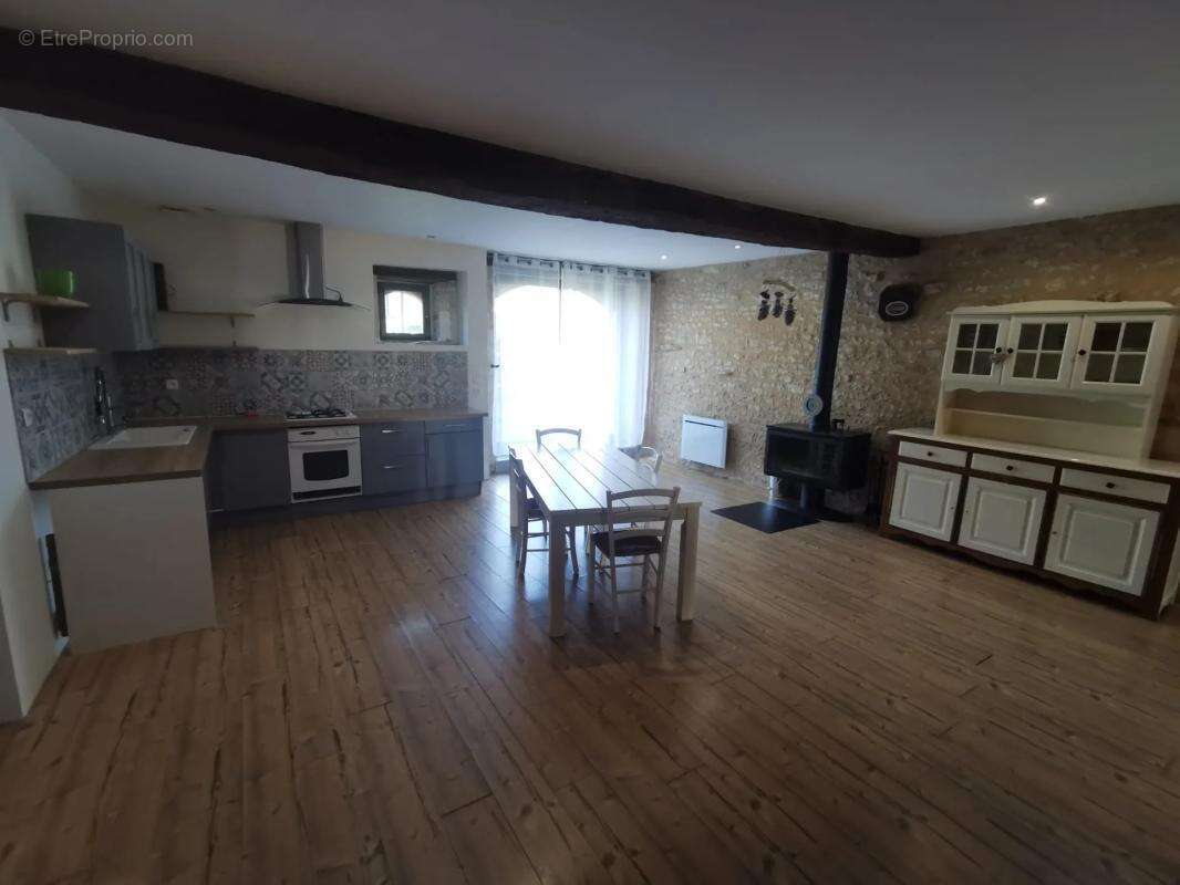 Maison à FONTENILLE