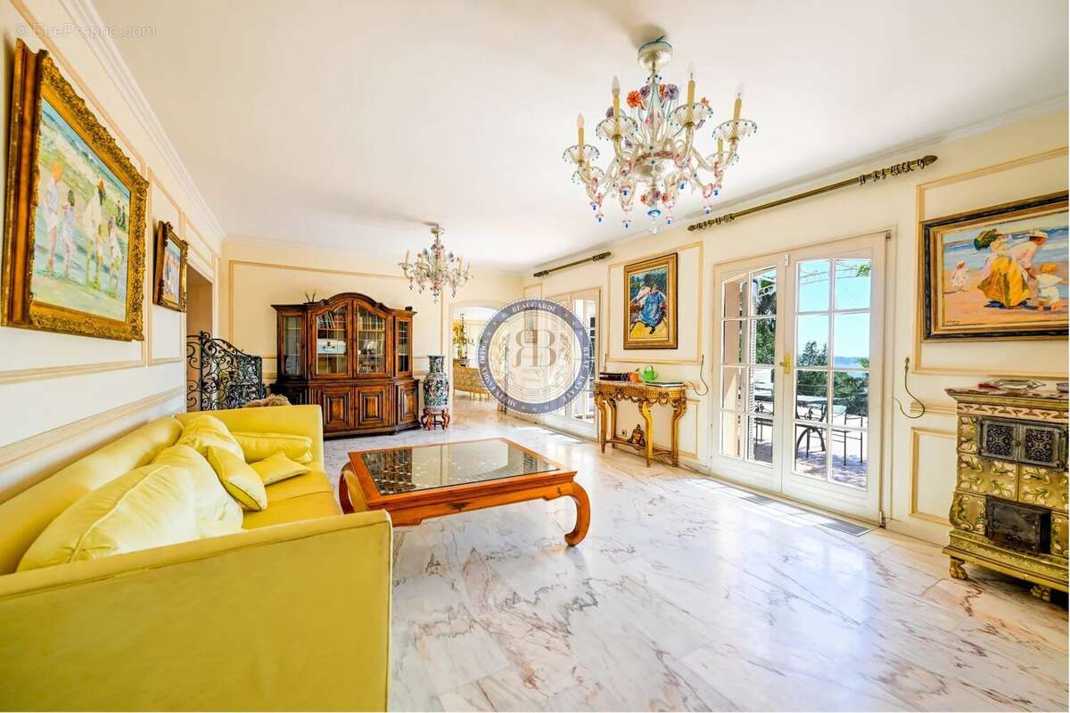 Maison à VALLAURIS