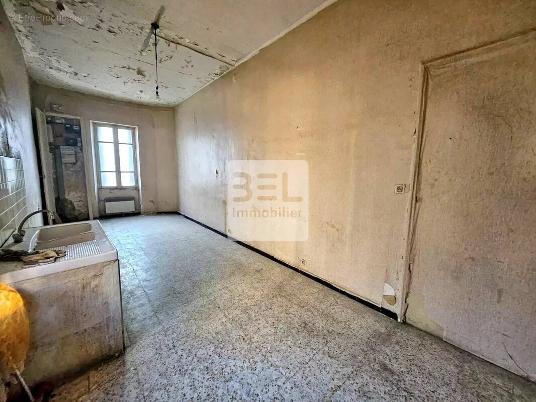 Appartement à BAGNOLS-SUR-CEZE