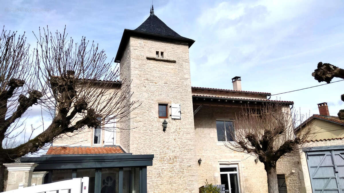 OVERVIEW - Maison à BARRO