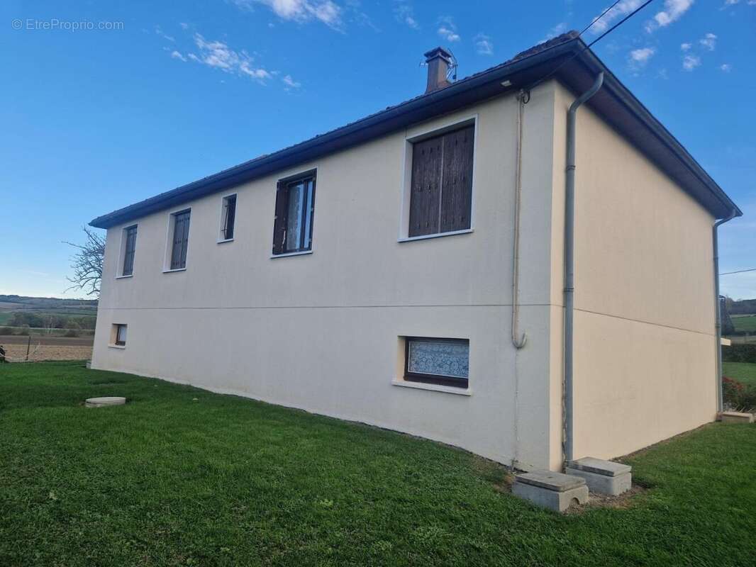 Photo 8 - Maison à BELLENAVES