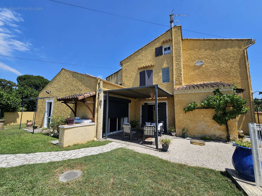 Maison à LA ROQUE-D'ANTHERON