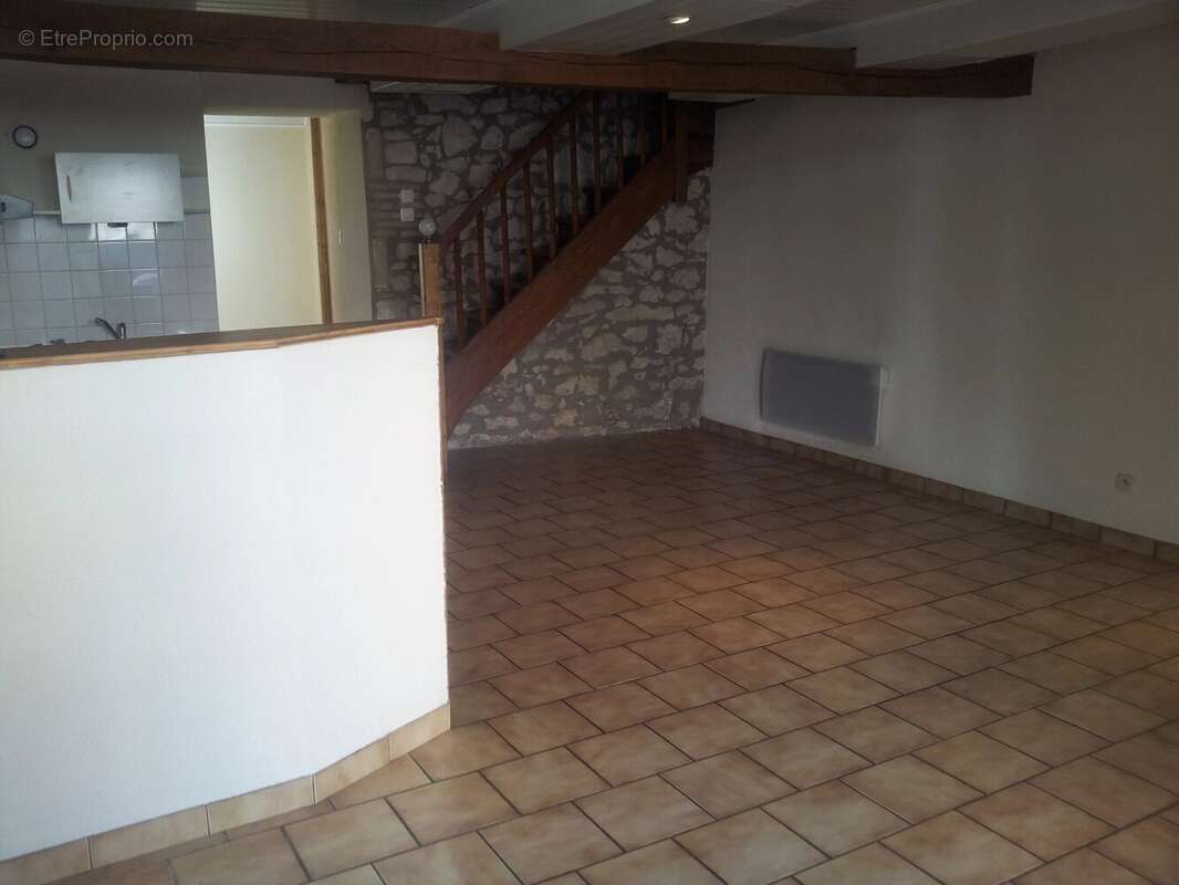 Maison à MONTAIGU-DE-QUERCY