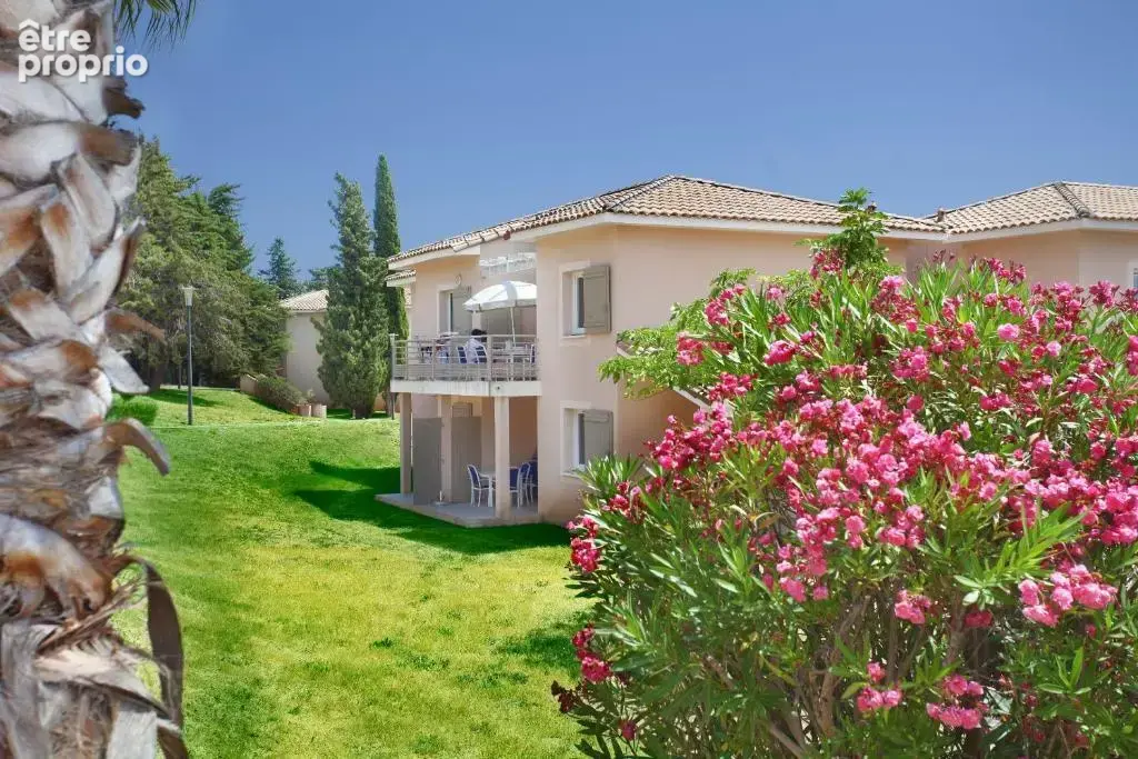 Appartement à LA LONDE-LES-MAURES