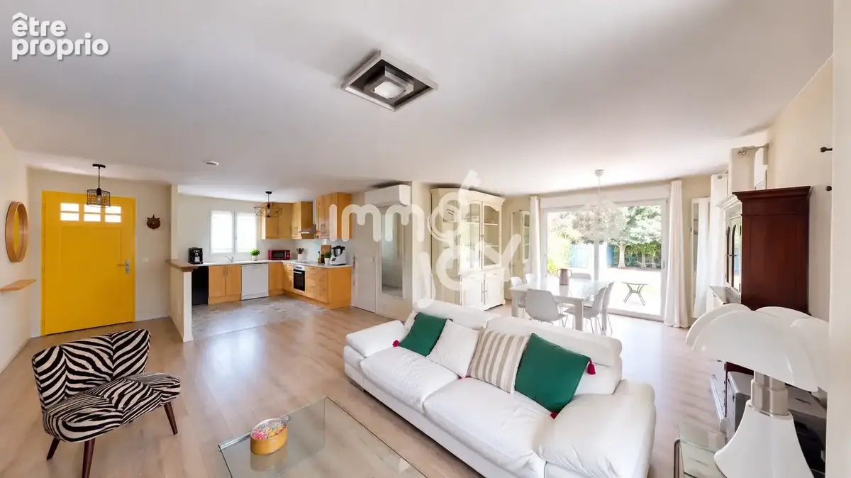 Maison de plain-pied   3 chambres, piscine et grand garage - photo 5
