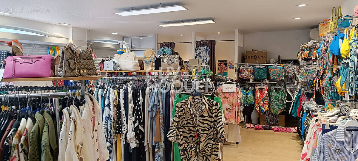 Commerce à SAINT-CYPRIEN